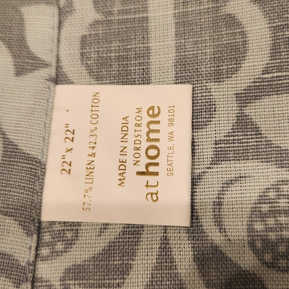 NORDSTROM AT HOME Set of 4 Placemats & Napkins set - Picture 9 of 16